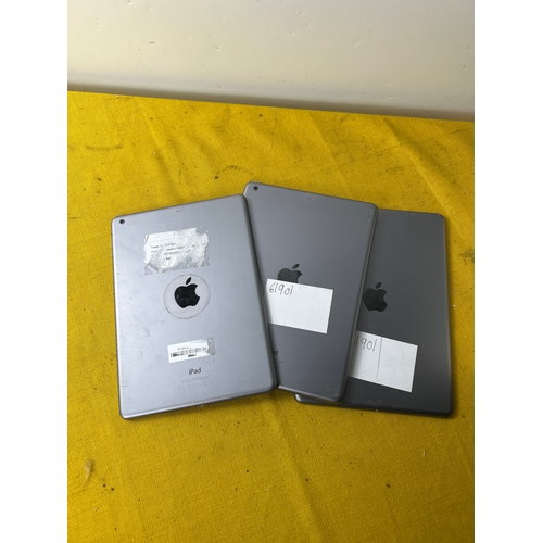 42 - 3x Apple iPad A1474 - reset ready to go