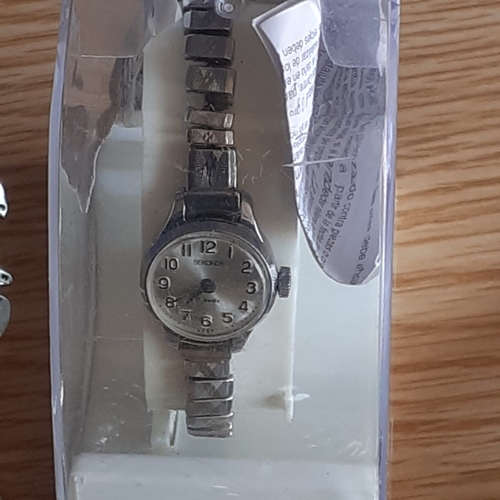26 - Watch bundle. Silver metal straps. Mostly need batteries - some spares/repairs
