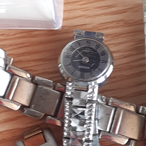 26 - Watch bundle. Silver metal straps. Mostly need batteries - some spares/repairs