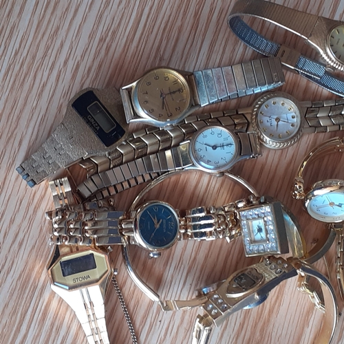 30 - Watch bundle. Gold metal colour straps. Mostly need batteries - some spares/repairs
