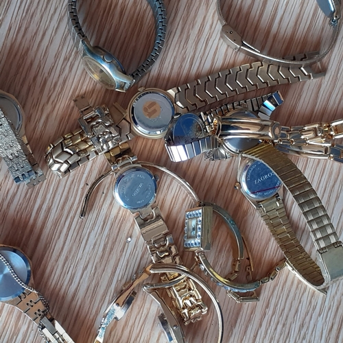 30 - Watch bundle. Gold metal colour straps. Mostly need batteries - some spares/repairs