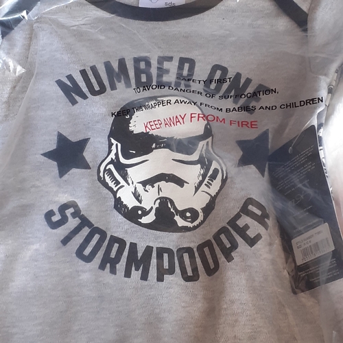 10 - Boys baby bundle. New, blankets, superman 0-3mths and Star Wars 6-12mths