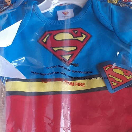 10 - Boys baby bundle. New, blankets, superman 0-3mths and Star Wars 6-12mths