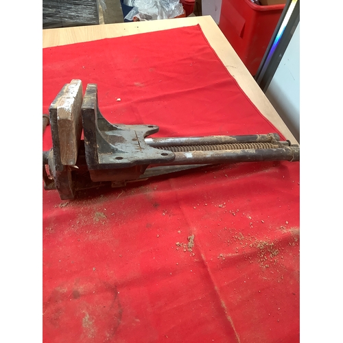 49 - Vintage Record No.52 1/2 woodworking bench vice - runs freely