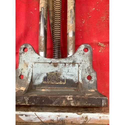 49 - Vintage Record No.52 1/2 woodworking bench vice - runs freely