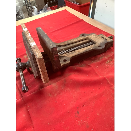 39 - Vintage Parkinson’s Perfect woodworking vise - runs freely