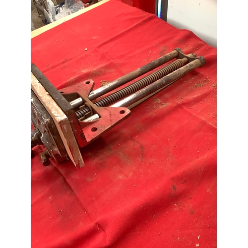 16 - Vintage Rededa No.2 woodworking bench vice - runs freely