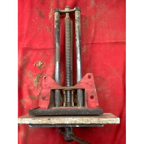16 - Vintage Rededa No.2 woodworking bench vice - runs freely