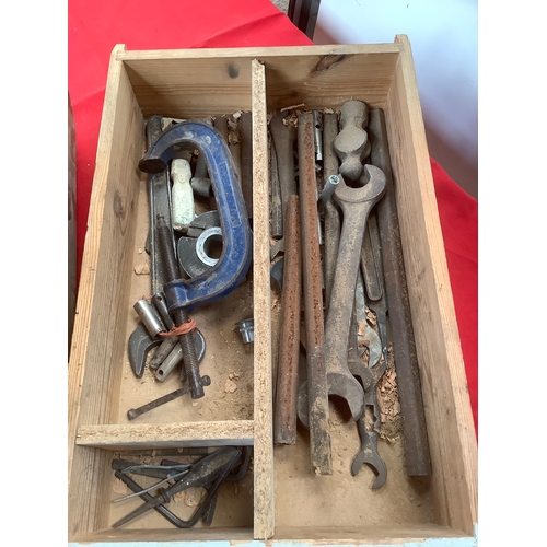 46 - Tray of tools with contents and part socket set
