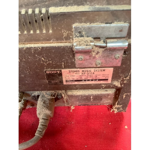 45 - Vintage Sony HP-211A stereo music system. Would benefit from a clean and some TLC - untested
