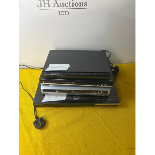 55 - 3x dvd players and a Samsung bluray player - most labelled as working