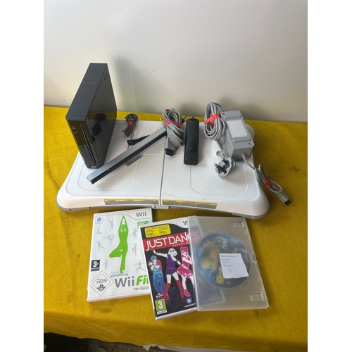 56 - Black Nintendo Wii with leads and games - working