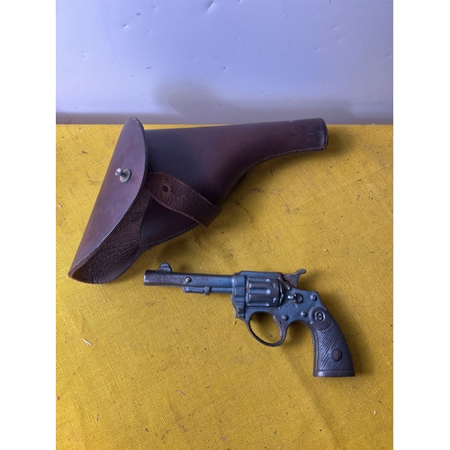 Metal diecast Smithson style gun with leather holster