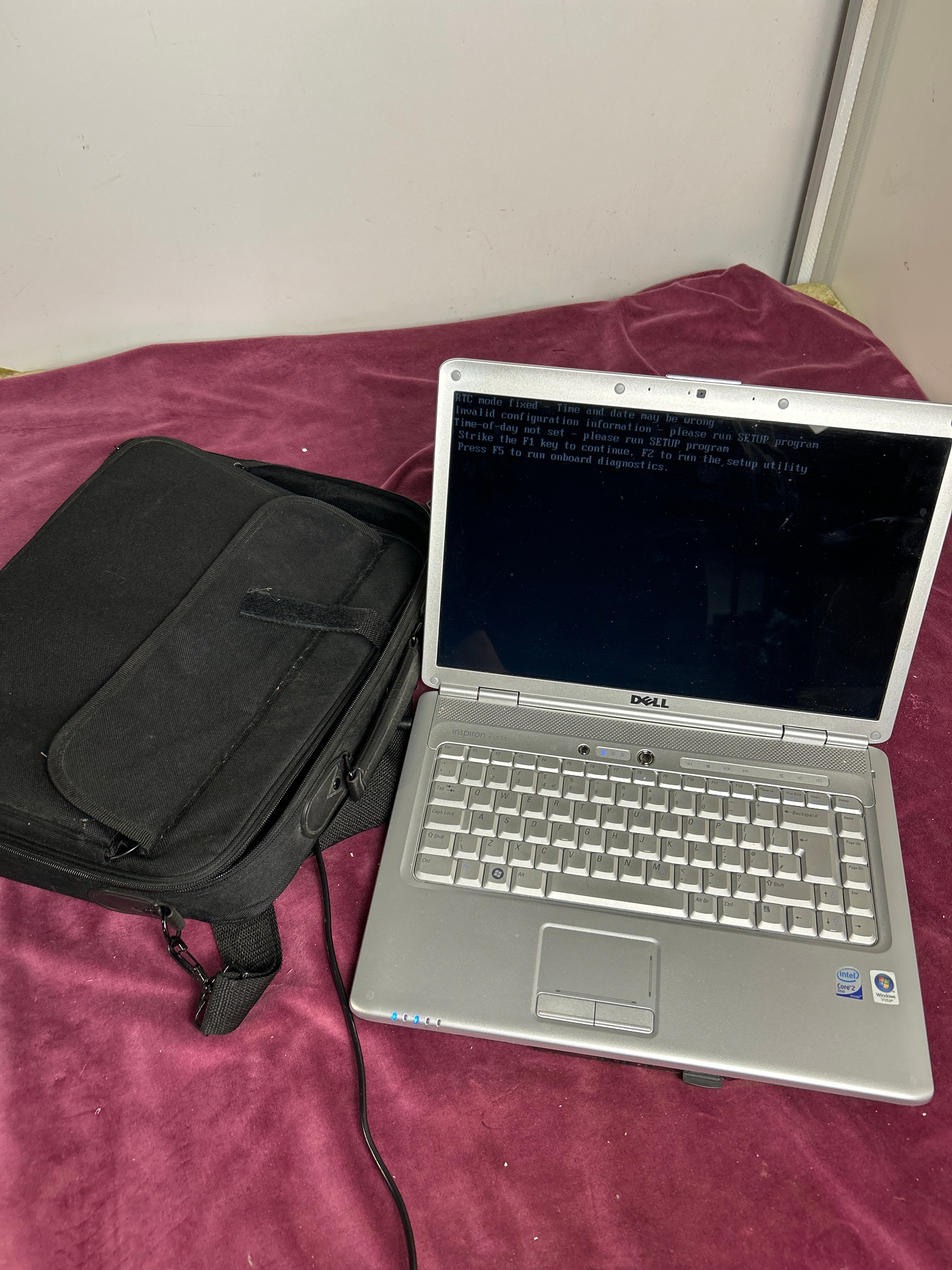 Retro gaming dell Inspiron 1525 laptop with case and charger - power tested