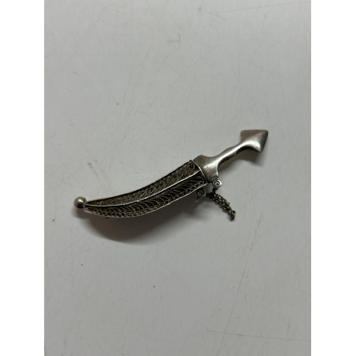 Silver silver brooch dagger - 5g weight