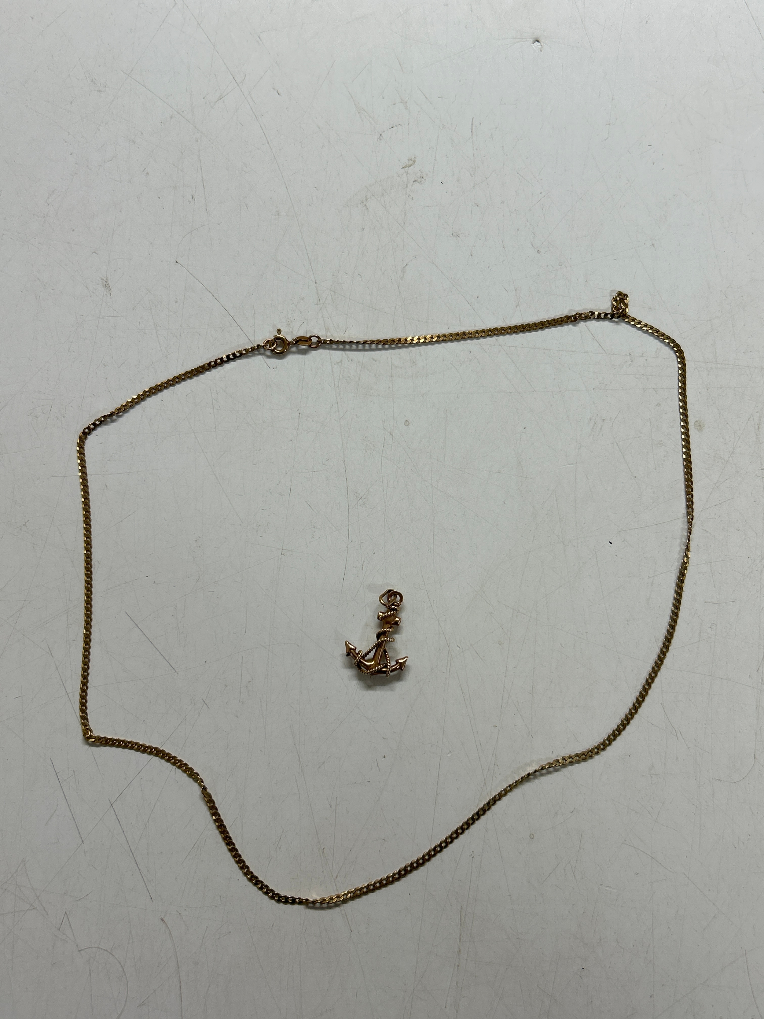 9ct 375 gold necklace and anchor pendant - 4.5g