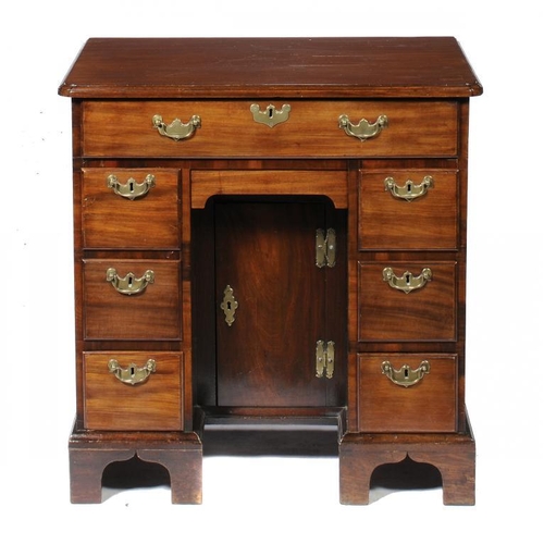 1382E - A GEORGE III MAHOGANY KNEEHOLE DRESSING TABLE, C1780  78cm h; 50 x 76cm