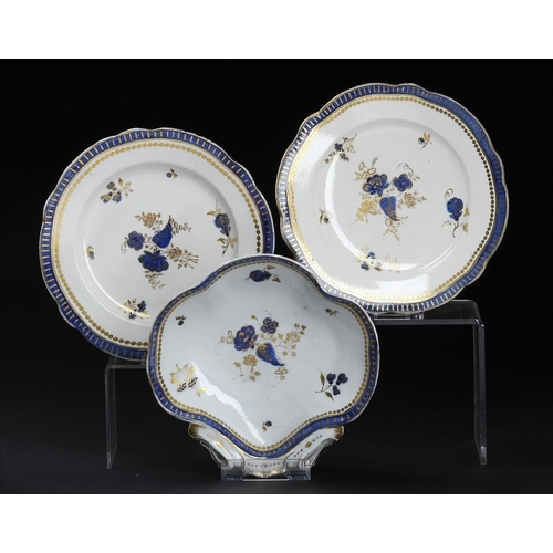 74 - A PAIR OF CAUGHLEY BLUE AND GILT PLATES AND A MATCHING SHELL SHAPED DESSERT DISH, 1792-95 decorated ... 