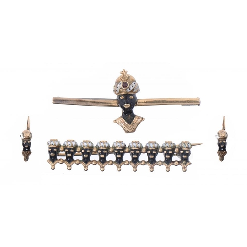 470 - A SUITE OF JEWELLED GOLD AND ENAMELLED BLACKAMOOR JEWELLERY, C1950 comprising two brooches and pair ... 