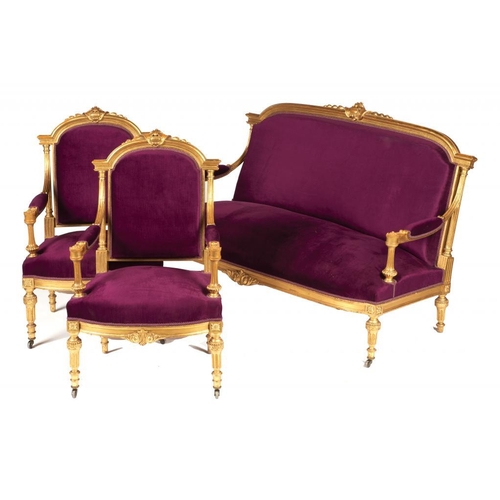 980 - A FRENCH GILTWOOD SUITE, LATE 19TH C   the forelegs on horn castors, canape 99cm h, 155cm l... 