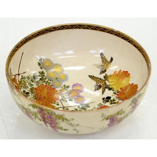 195 - A JAPANESE SATSUMA EARTHENWARE BOWL, DECORATED TO THE INTERIOR WITH FINCHES AND FLOWERS, THE EXTERIO... 