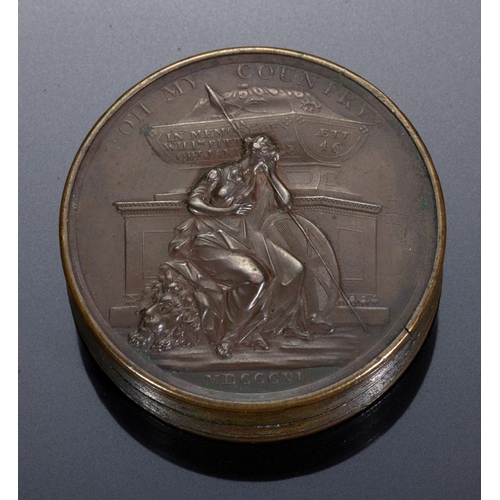 280 - WILLIAM PITT. A COMMEMORATIVE GILT BRASS MEDALLIC SNUFF BOX AND COVER, C1823, the cover  inset with ... 