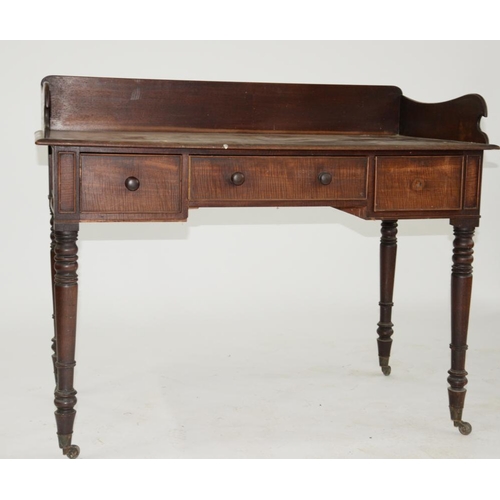 537 - A VICTORIAN MAHOGANY WASHSTAND ON TURNED LEGS AND BRASS CASTORS, 90CM H; 108 X 57CM 