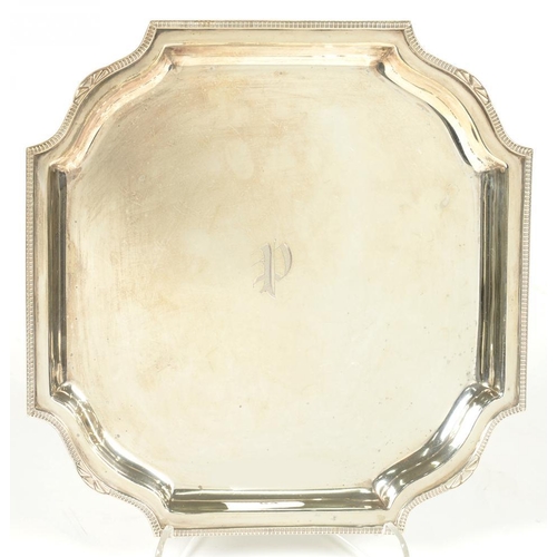 84 - A GEORGE VI SILVER SALVER, 24 CM W, SHEFFIELD 1938, 19OZS