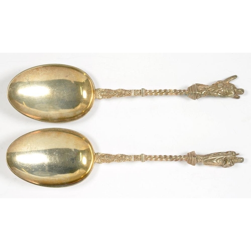 122 - A PAIR OF VICTORIAN PLATED SERVING SPOONS WITH APOSTLE TERMINALS, 20 CM L