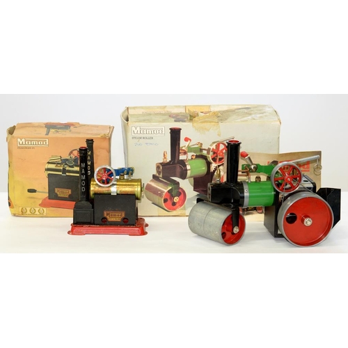 394 - A MAMOD SPIRIT FIRED STEAM ROLLER, BOXED, A SIMILAR SMALLER MAMOD STATIONERY STEAM ENGINE, BOXED, ET... 