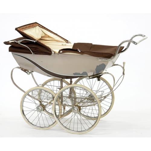 409 - A SILVER CROSS COACH BUILT PRAM, CIRCA 1950'S 