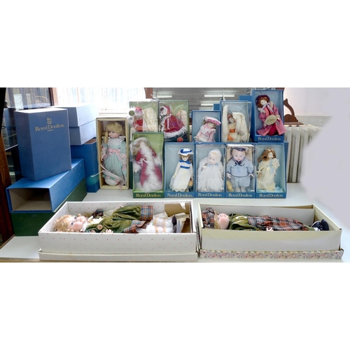 410 - THIRTEEN VICTORIAN STYLE CHARACTER DOLLS, INCLUDING ROYAL DOULTON, BOXED 