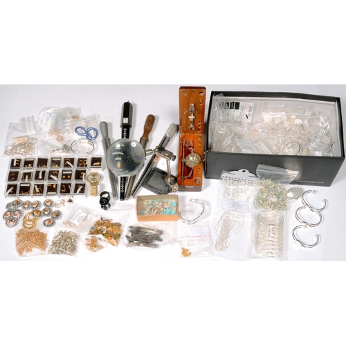 72 - FOUR RING GAUGES, JEWELLERY SCALES, MAGNIFYING GLASS, BASE METAL JEWELLERY AND JEWELLERY COMPONENTS... 