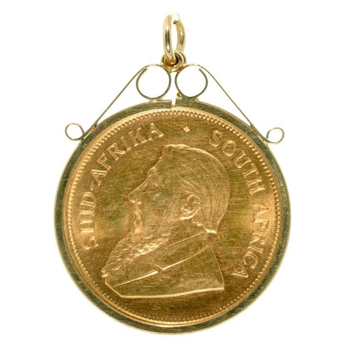 84 - GOLD COIN. SOUTH AFRICA, KRUGERRAND, MOUNTED IN A 9CT GOLD PENDANT, 38.5G