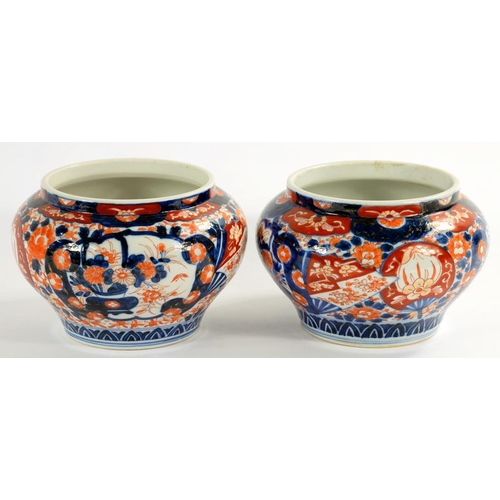 114 - A PAIR OF JAPANESE IMARI PORCELAIN JARDINIERES, 12CM H, LATE 19TH / EARLY 20TH C