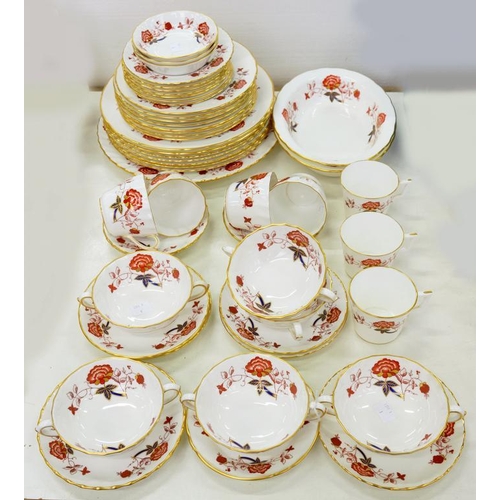 152 - A ROYAL CROWN DERBY BALI PATTERN DINNER SERVICE