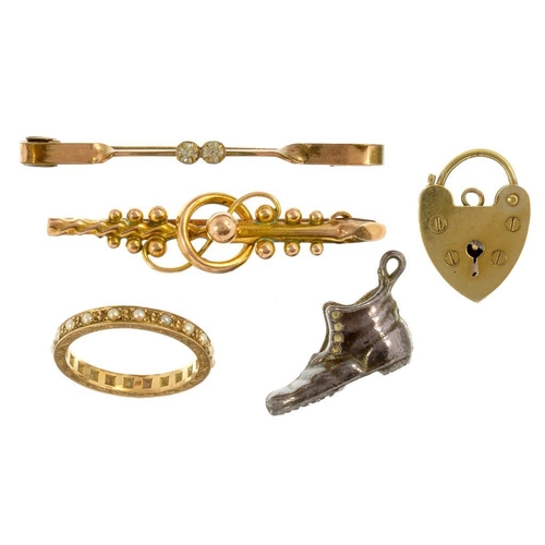 38 - A 9CT GOLD PADLOCK, A GOLD BAR BROOCH MARKED 9C AND A SPLIT PEARL ETERNITY RING IN GOLD, UNMARKED, 6... 