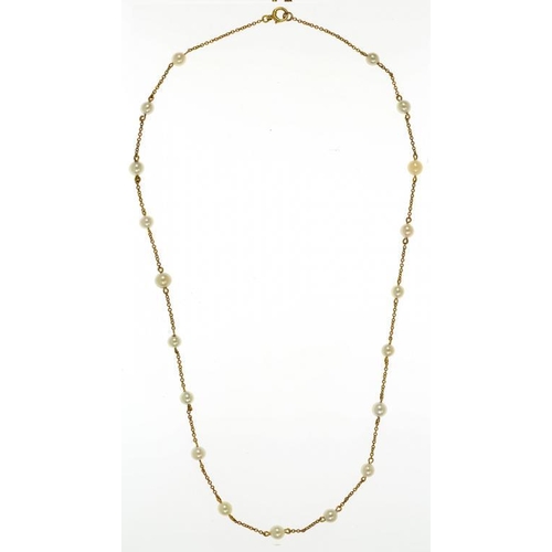 4 - A GOLD NECKLACE WITH CULTURED PEARLS AT INTERVALS, MARKED 9C, 4.4G