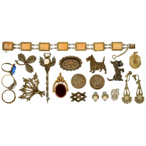 46 - A QUANTITY OF VINTAGE COSTUME JEWELLERY, INCLUDING MARCASITE ARTICLES, A CAMEO BRACELET, A VICTORIAN... 