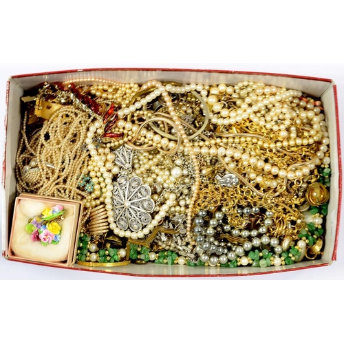 64 - MISCELLANEOUS VINTAGE COSTUME JEWELLERY, ETC