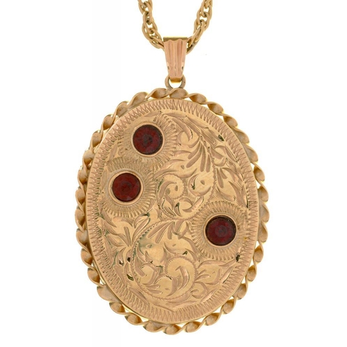 104 - A GARNET SET LOCKET IN 9CT GOLD, BIRMINGHAM 1975, ON GOLD CHAIN MARKED 9CT, 15G