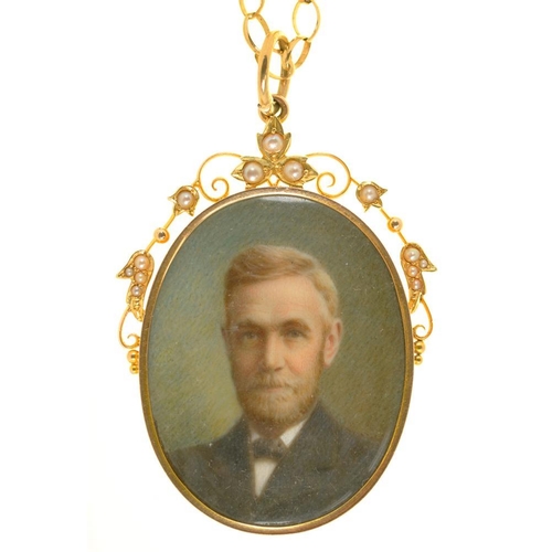 117 - A VICTORIAN LOCKET IN GOLD MARKED 15CT, SET WITH SPLIT PEARLS, INSET WITH ENAMEL PORTRAIT MINIATURES... 