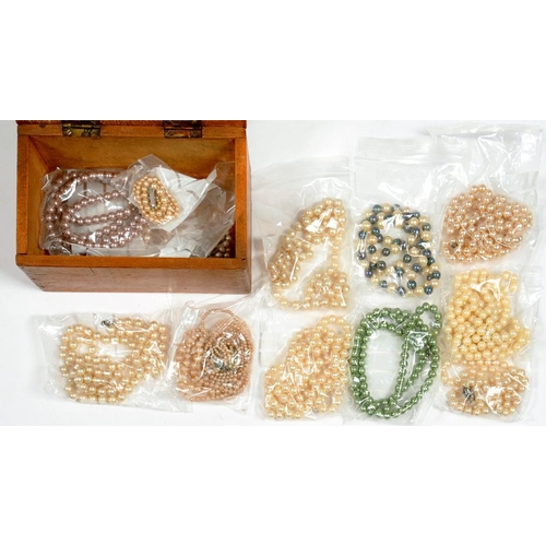 123 - MISCELLANEOUS CULTURED PEARLS IN OAK BOX