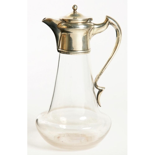 129 - AN EDWARD VII SILVER MOUNTED GLASS CLARET JUG, 24 CM H, BIRMINGHAM 1905