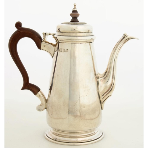 130 - AN ELIZABETH II SILVER COFFEE POT, 19 CM H, LONDON 1966, 17OZS