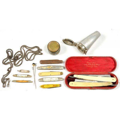 400 - A PAIR OF VICTORIAN RAZORS IN LEATHER CASE, A VICTORIAN LEATHER COVERED TRAVELLING INKWELL, FOLDING ... 