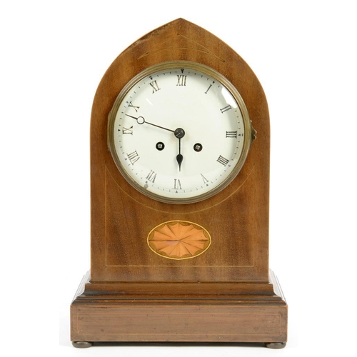 428 - AN EDWARDIAN INLAID MAHOGANY MANTLE CLOCK, WITH ENAMEL DIAL AND FRENCH GONG STRIKING MOVEMENT IN LAN... 