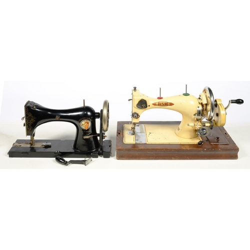 443 - A TAILOR BIRD 1950S SEWING MACHINE, SERIAL 21812, LIGHTWEIGHT, PORTABLE HAND CRANK MACHINE, MADE IN ... 