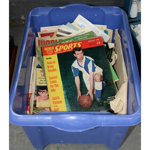 451 - PRINTED EPHEMERA. A COLLECTION OF 1960'S BRITISH FOOTBALL PROGRAMMES AND SPORTING MAGAZINES 