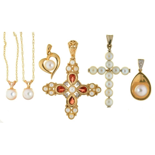 77 - A QUANTITY OF CULTURED PEARL JEWELLERY COMPRISING A DIAMOND AND PEARL CROSS PENDANT IN GOLD MARKED 7... 